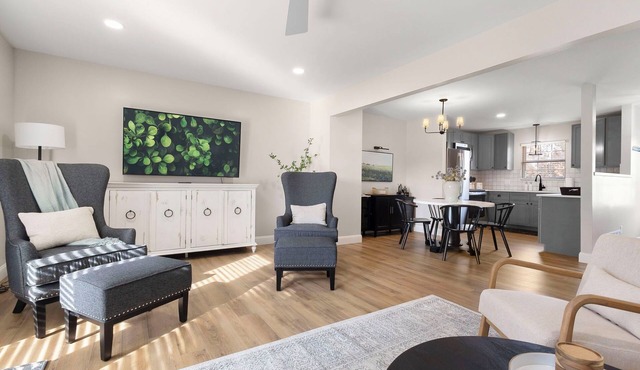 Bring Everyone/NEW 5BR Townhome Designed for Groups/ Home Base near ND