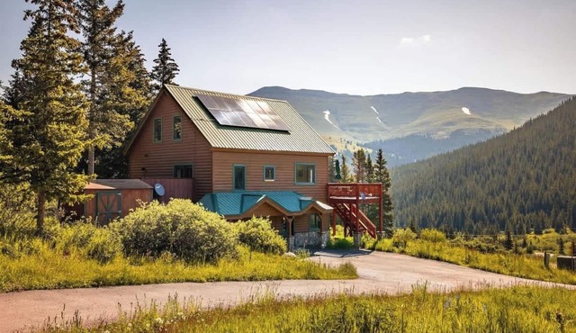 Bring Fido! Private Retreat with Hot Tub & Views