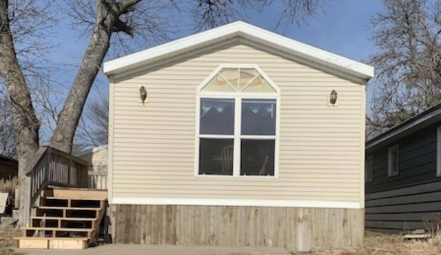 Bring on Summer! Lake Poinsett Lakefront! Dock. 2 bed 2 bath
