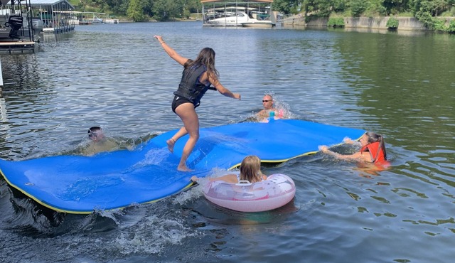 Bring or rent boat! Boat ramp for your use 2 doors down. Dock,Kayak & SUP,Hiking