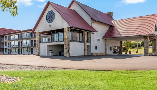 Bring the Family! Room Close to Parrot Mountain & Gardens Fun