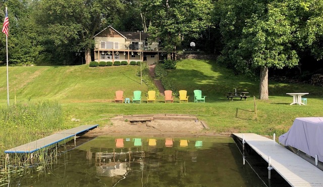 Bring the Family and the pups ! Private Lakeside Home w/WIFI