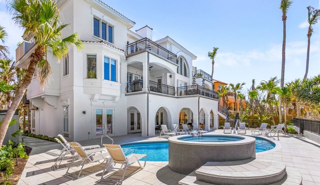 Bring the Family! Beachfront Estate, Private Pool+Spa, 9 Bedrooms, Sleeps 30