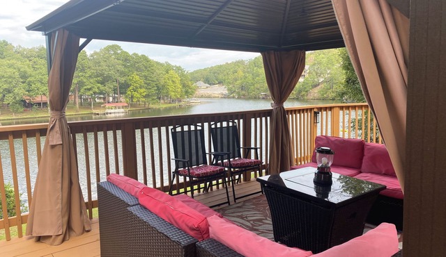 Bring the Family! Huge 3 story on lake sleeps 16 grill game room lake king beds