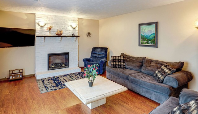 Bring the Family! Suburban Home w/Yard in Omaha