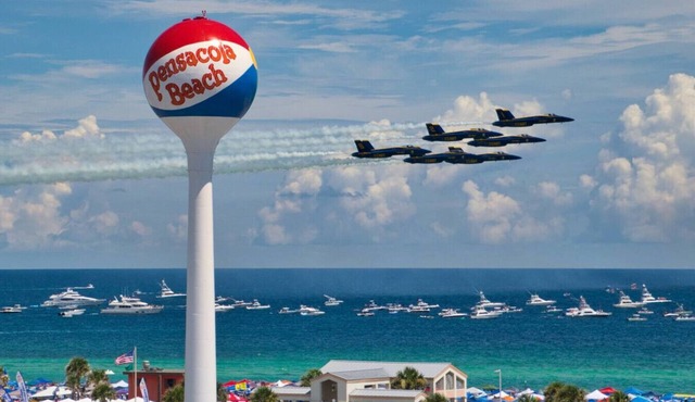 Bring the Pup! Affordable Pet-Friendly House 2/2 Sleeps 4