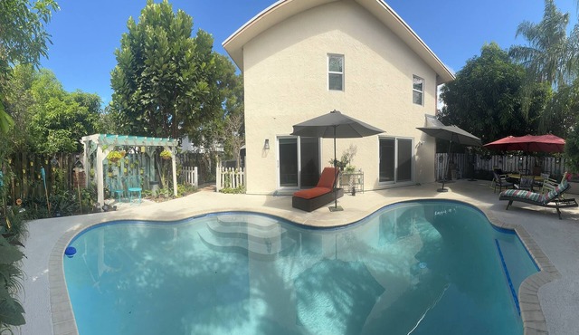 Bring the whole family to Sunshine Deerfield Beach with lots of room for fun!!!!