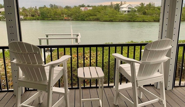 Bring Your Boat! 3br/3ba Santiva pool home, dock/lift. Pet Friendly.