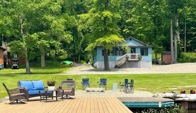 Bring your boat and make wonderful memories at this beautiful lakefront cottage!