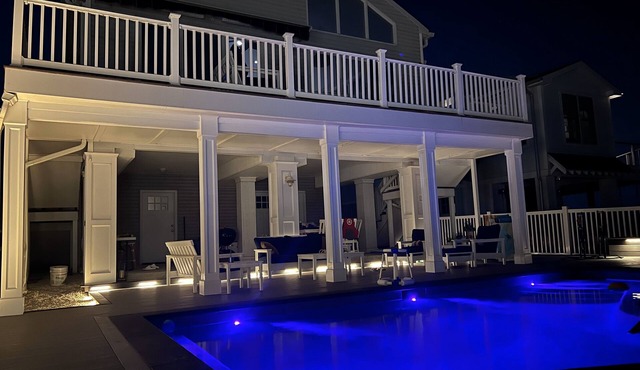 Bring your boat! Bay Front Contemporary with New In-ground Salt Water Pool