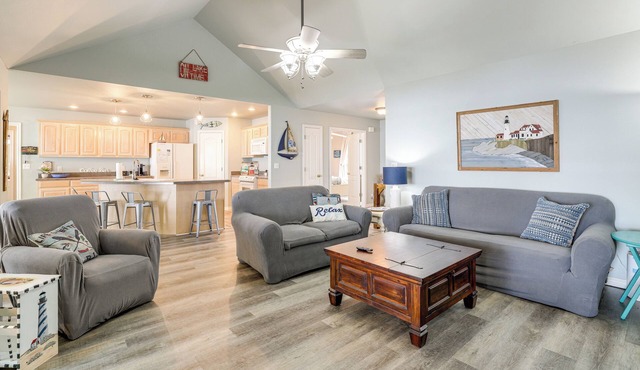 Bring Your Boat! Lakefront Home w/Dock in Grove