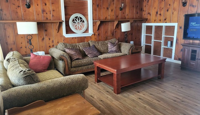 Bring your Golf Clubs. House located near 4th hole of Public golf course