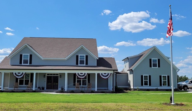 Bring your horses!1 Bdrm Apt, sleeps four in a quiet country setting.