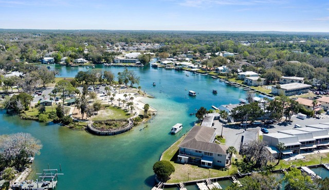Bring your own boat l Waterfront with dock l Sleeps 9