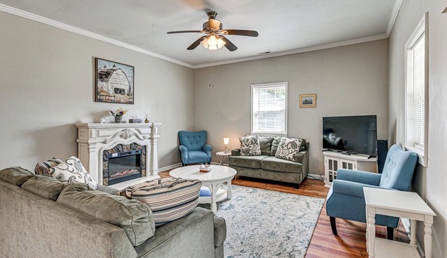Bring Your Pets! Family-Friendly Gem in Cove City