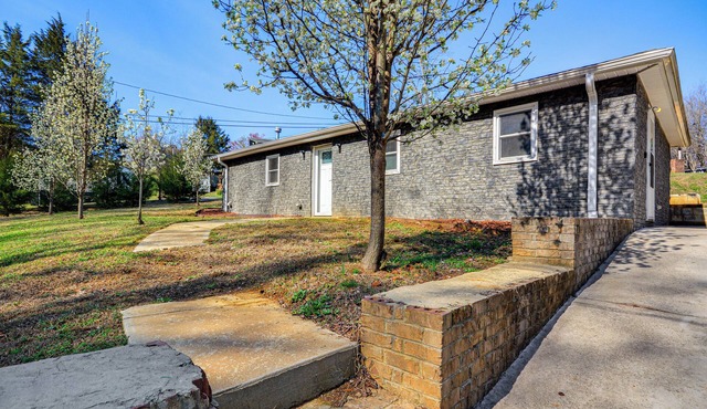 Bring Your Pets! Getaway 1 Mi to Uptown Lexington