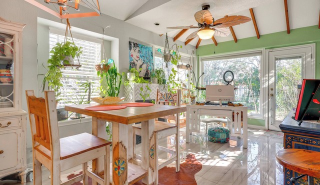 Bring Your Pup! Remote-Work Hub 22 Mi to Austin