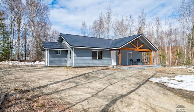 Bring Your Snow Machine - Minutes from Big Lake!
