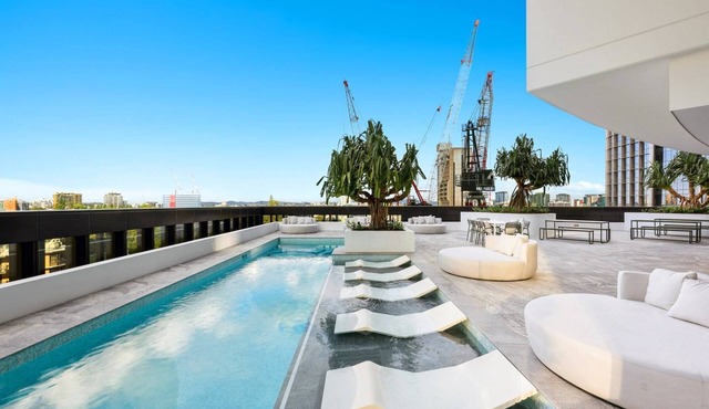 Brisbane 1BR with Pool, Spa, Sauna and Balcony