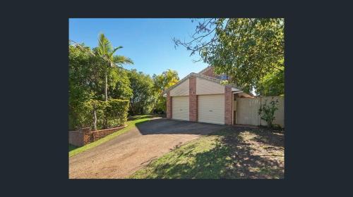 Brisbane Traveler's nature home