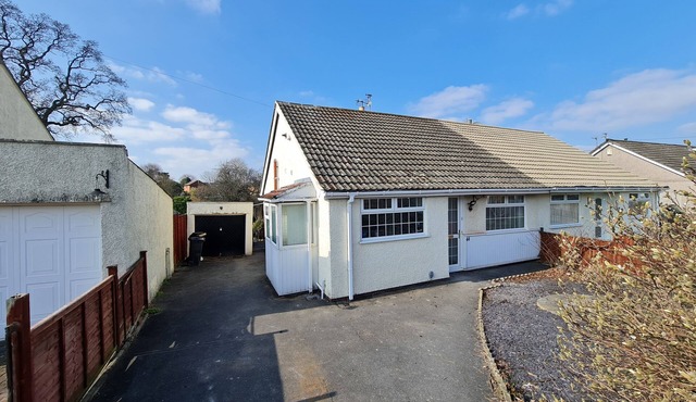 Bristol 2-Bed Bungalow, Sleeps 4, Parking