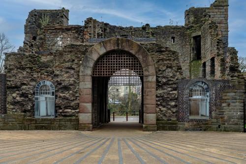 Bristol Harbourview Apt: Cinema & Parking