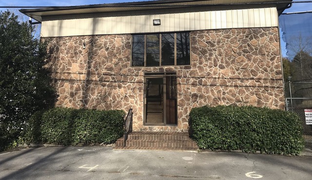 Bristol Party Lodge sleeps 21 and includes a large Party Hall w/ seating for 40