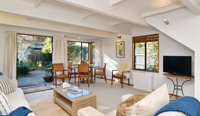 Bristol Street - 2 Bedroom holiday home in Merivale