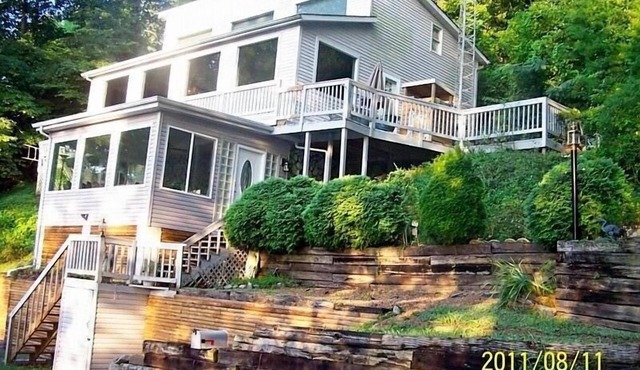 Bristol Wilderness ~ Lake House With Private DockOn beautiful South Holston Lake