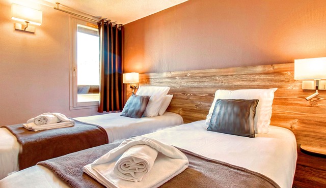 Brit Hotel Confort Pau Lons