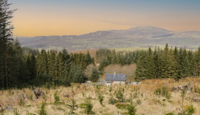 BRITHGWM CANOL, pet friendly, character holiday cottage in Dolgellau