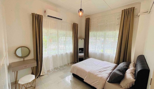 British Granny's Cottage in Georgetown n