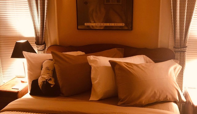 British Owned Victorian Home 3 bedrooms 3 private bathrooms kitchen dining room