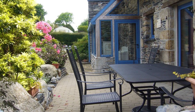 Brittany, Finistère, pets welcome, modular gîte for 2, 4 or 6 people.