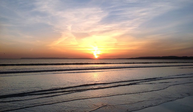 Brittany, between Douarnenez and Crozon, app. 2 to 5 pers. by the beach