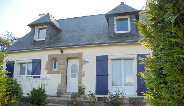 BRITTANY BETWEEN LAND AND SEA