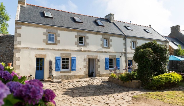 Brittany, by the sea! Farm building, Swimming pool,
