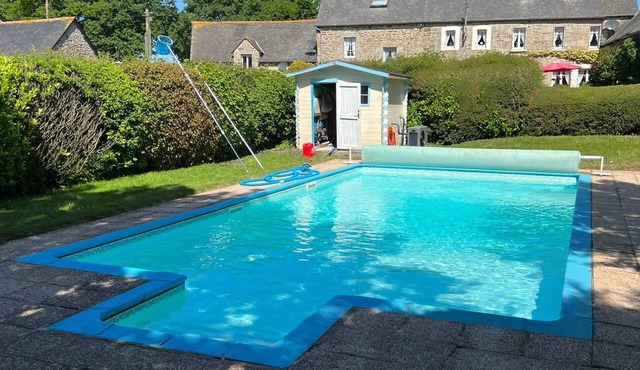 Brittany Cottage Sleeps 6. Heated Pool. Free Wifi. Satellite TV. Pet Friendly