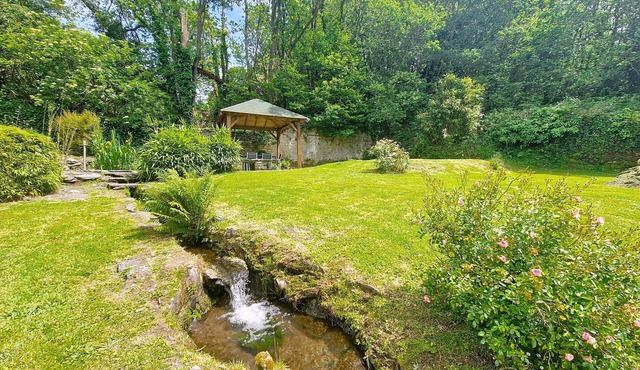 BRITTANY Duplex in wind-sheltered valley near the sea pets welcome