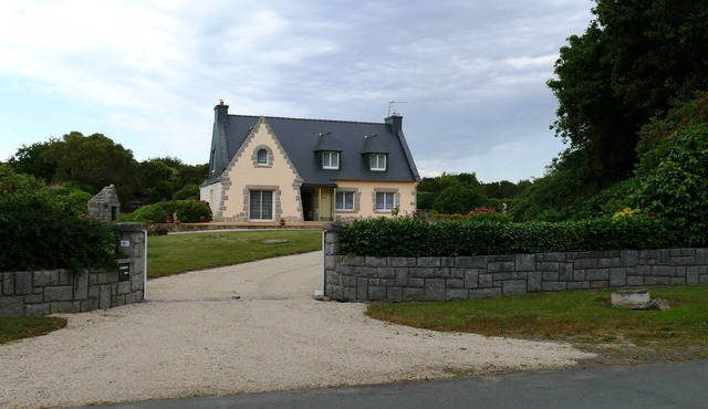 Brittany: holiday home for 6 . Large garden. a few mn away from the sea