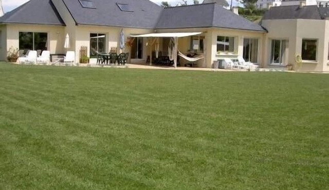 Brittany house 12 people interior swimming pool edge of sea