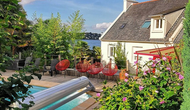 Brittany - Presqu'ile de Crozon: Villa, sea view with private heated pool