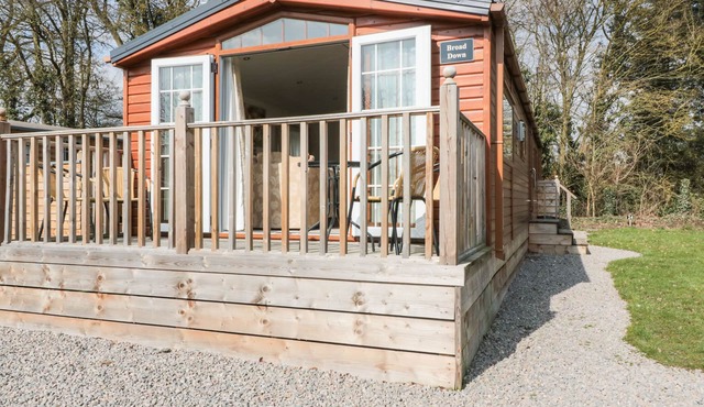 BROAD DOWN, pet friendly, character holiday cottage in Berrow