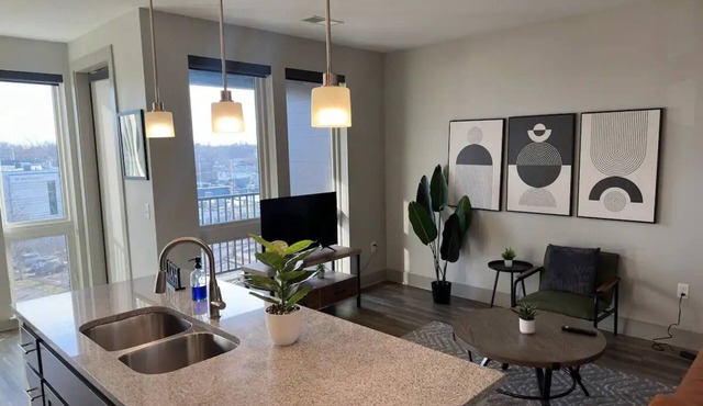 Broad Ripple Prime Location 1BR/Free Parking