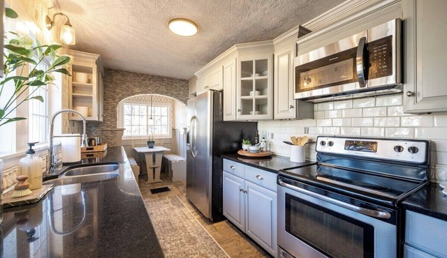 Broad Ripple Vintage Charm: Modern & Cozy Home