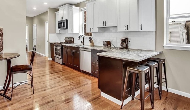 Broad Street Beauty Modern 2BR**