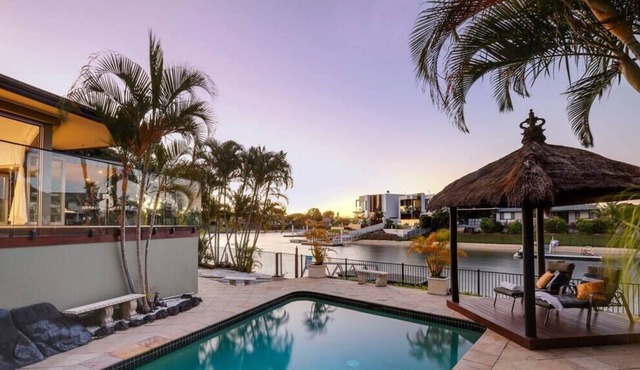 Broadbeach Oasis NE Wfront Pool