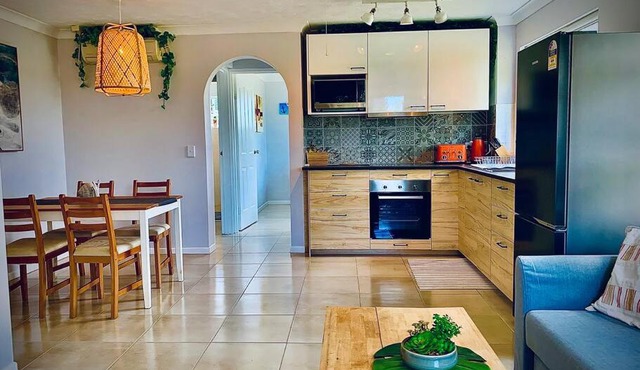 Broadbeach, Stylish Apartment Close To everything