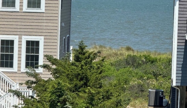 BROADKILL BEACH HOME SLEEPS 10 LINENS INCLUDED! HOT TUB, BIKES RENTS SAT TO SAT