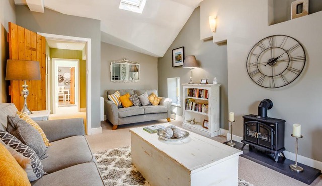 Broadrock Accommodation - Clock Cottage